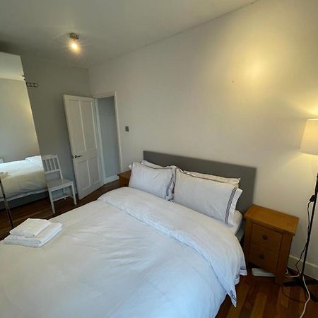 Spacious Flat Opposite The Oval London Exterior photo