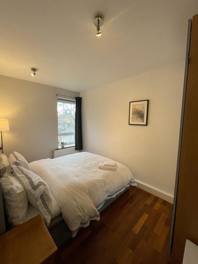 Spacious Flat Opposite The Oval London Exterior photo